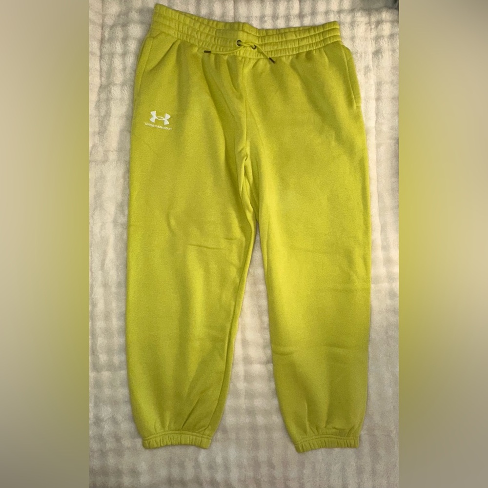 Women’s Essential Fleece Joggers
